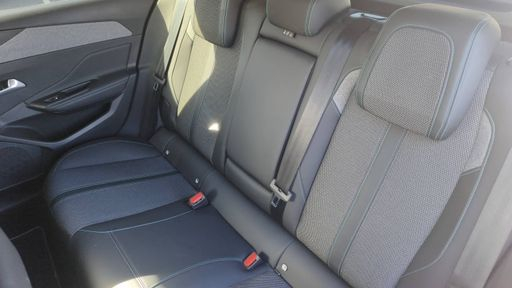 Peugeot 308 1.5 BlueHDi 130 EAT8 - Allure Pack – 2021 – 83023 km – Diesel – Boîte Automatique — photo 32