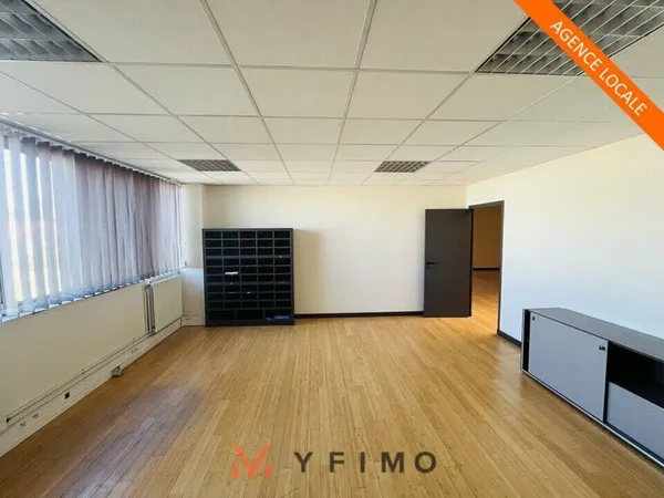 Bureau 61 m²