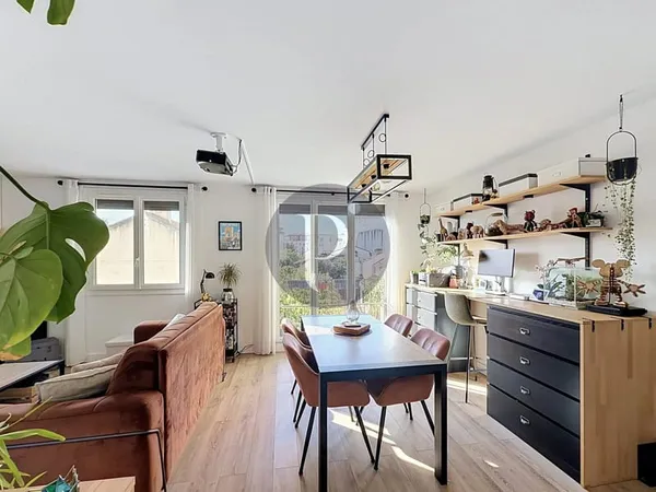 Quai de seine- appartement 2 pièces 51,2 m² - Sans vis-à-vis- parking et cave