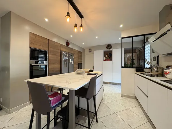 Maison 10 pièces 228 m²