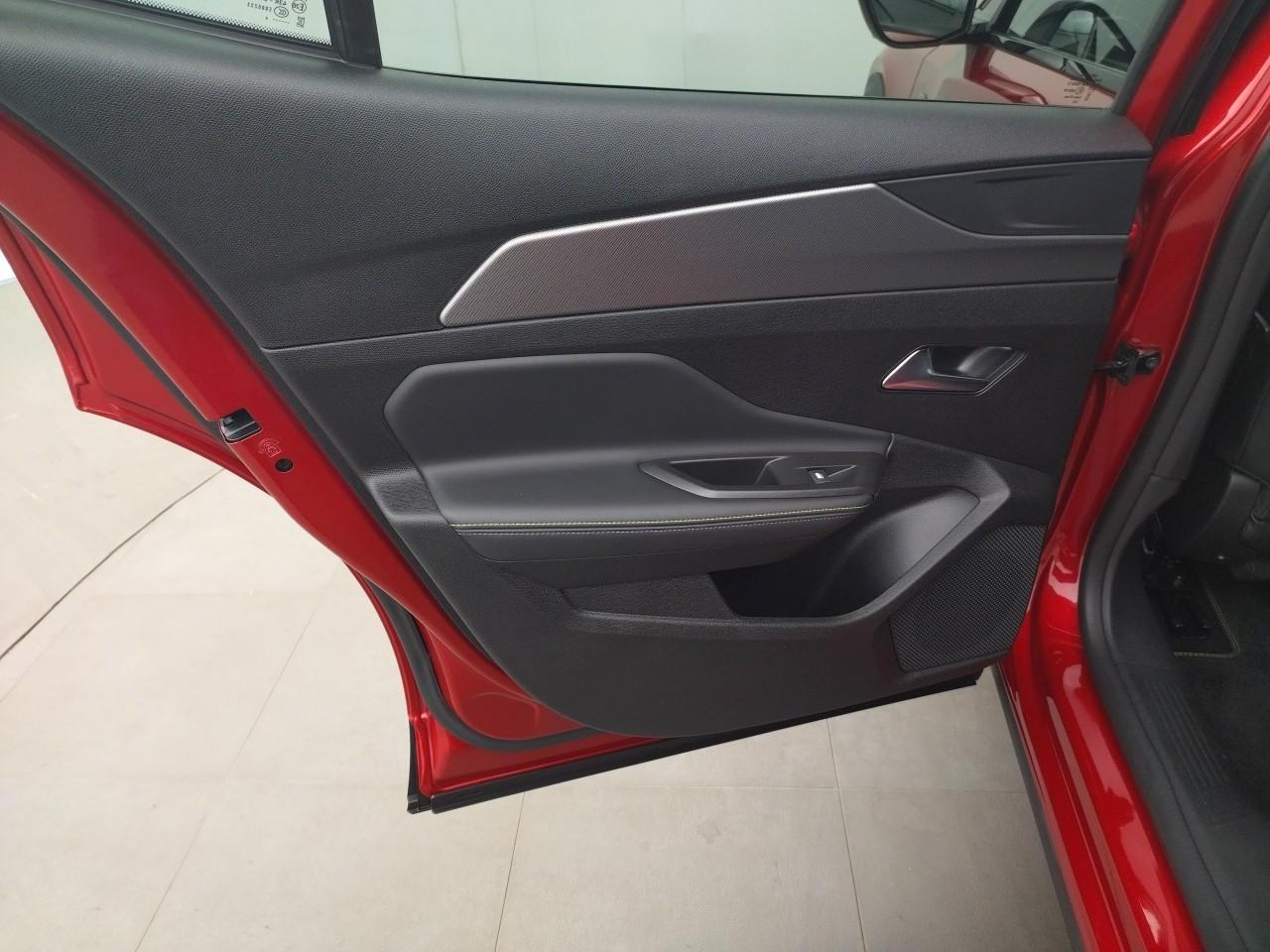 Peugeot 408 phev 225 e-eat8 gt — photo 24