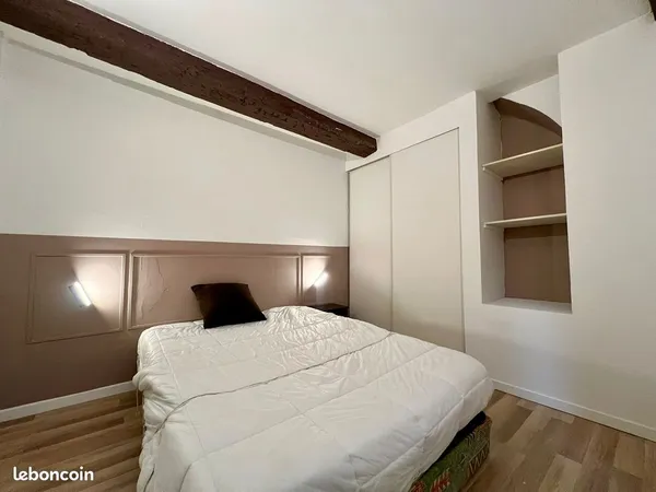 Appartement de charme 36m2 - Place de l'Église, ultra-centre Draguignan