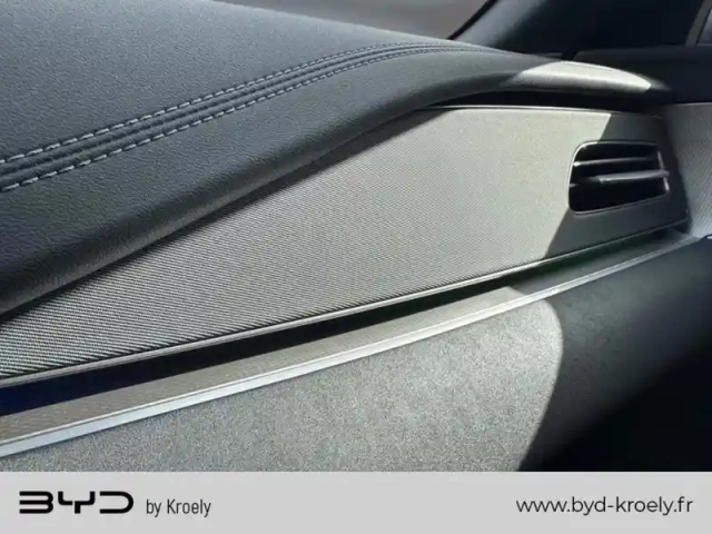 Byd Seal comfort lite 156 kw 212 ch — photo 23