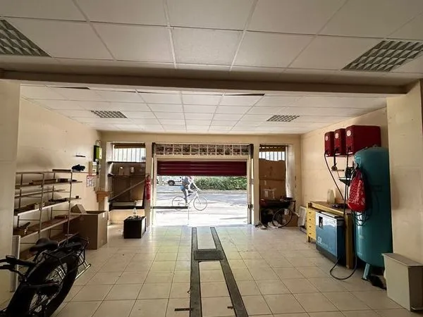 Garage 82 m² PARIS