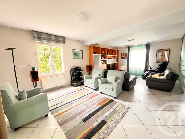 Maison 10 pièces 268 m²