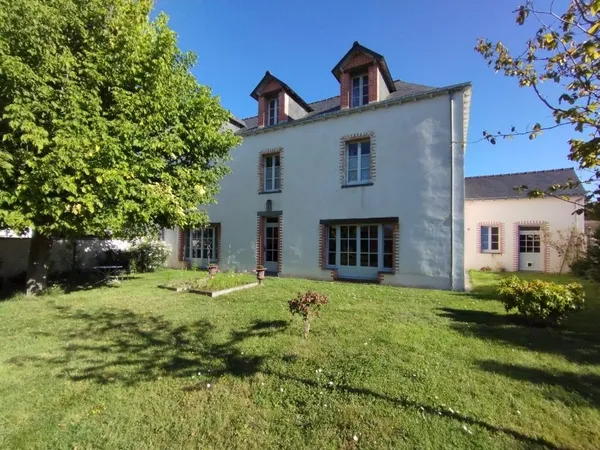 Vends Maison ancienne parfaitement rénovée - 5 chambres, 306m², Issé (44)