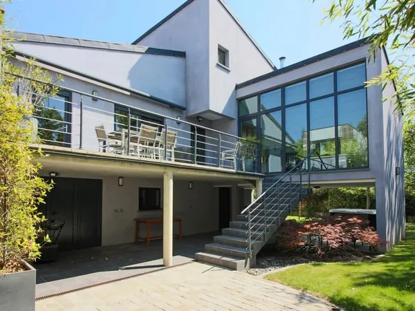 Maison d'architecte de 143 m² à proximité immédiate des bord