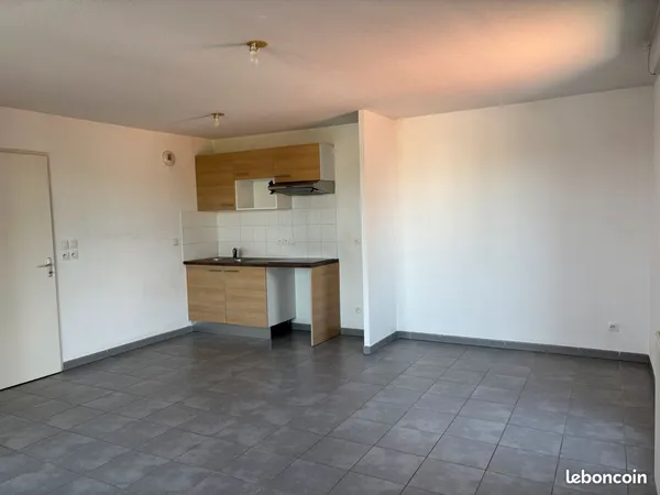 Appartement T3 avec balcon sans vis-à-vis et deux places de stationnement