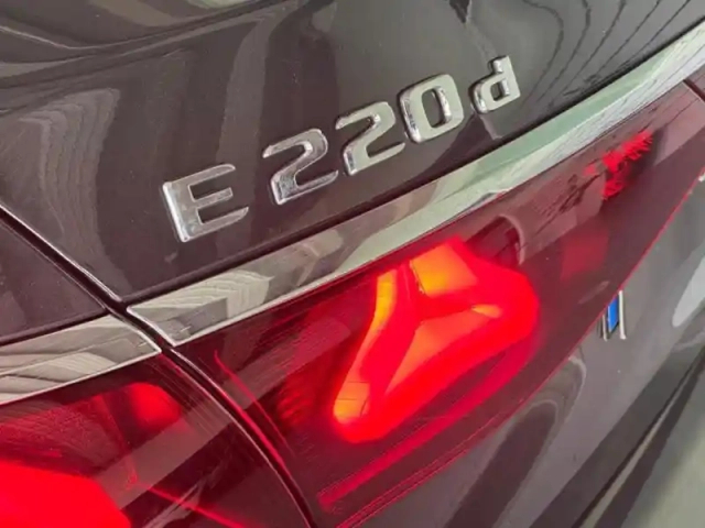 Mercedes Classe E 220 d amg line berlin — photo 32