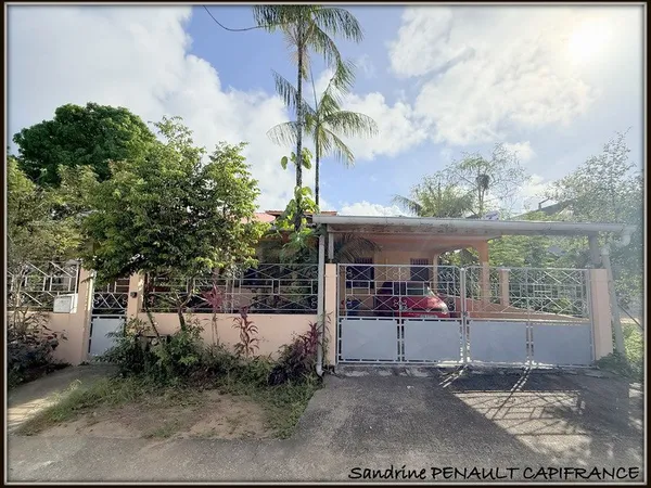 A VENDRE A KOUROU UNE MAISON INDIVIDUELLE T7 DE 162 m² SUPERFICIE TERRAIN 352 m² - AU PRIX DE 269 00