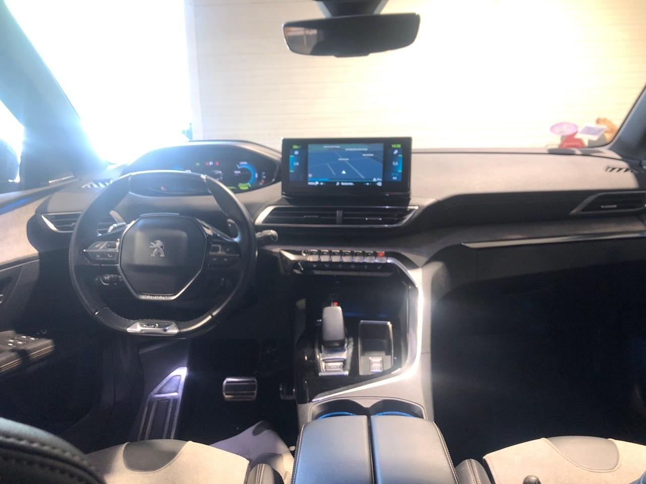 Peugeot 3008 hybrid 225 e-eat8 gt — photo 8