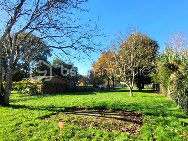 Terrain en individuel 834 m²