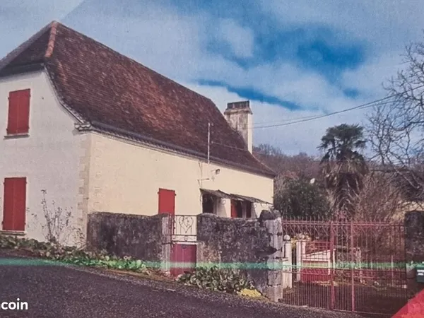 À vendre - Corps de ferme ( maison + grange) avec 14,47 hectares à Arthez-de-Béarn