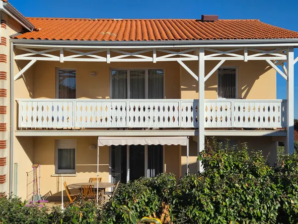 Appartement T4 avec terrasse dans résidence avec piscine