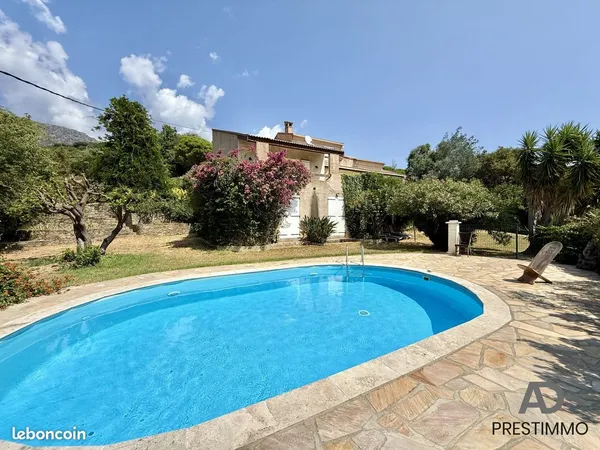 Villa 7 pièces 215 m²