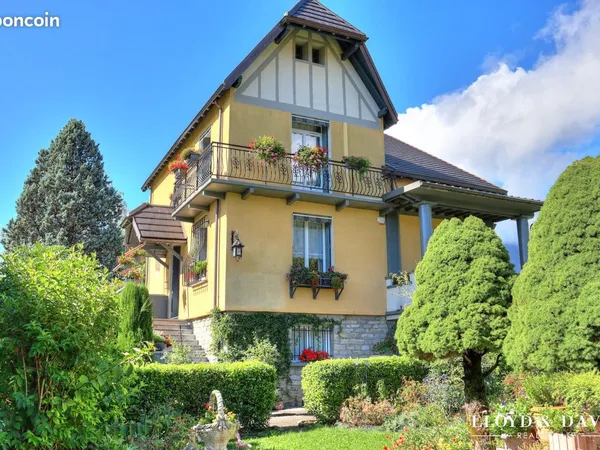 Maison 8 pièces 212 m²