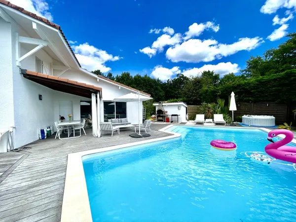 Vends maison 200m² 5 chambres piscine chauffée 30mn de Bordeaux 20mn d'Arcachon