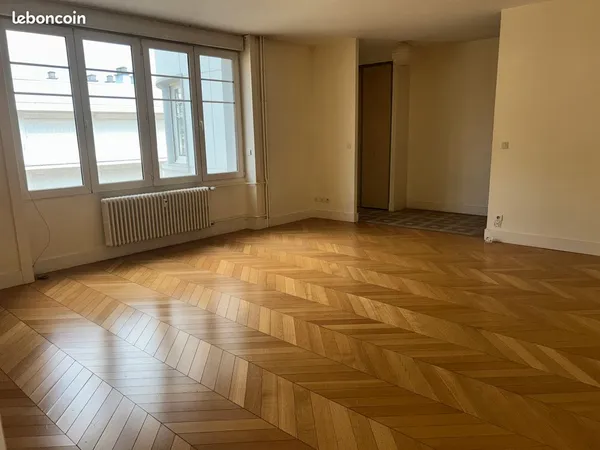 F4 parfait état prox Place Flore