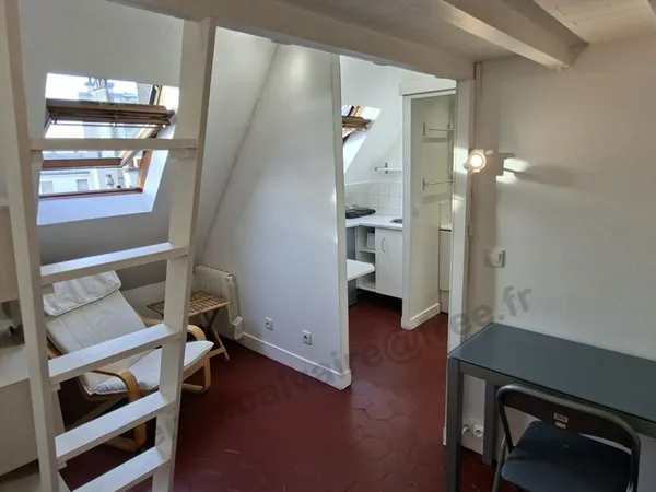 PARIS 3e (Haut-Marais) - Studette 12,42 m² Carrez (confort d'un 18 m²) - Pied-à-terre / Étudiant