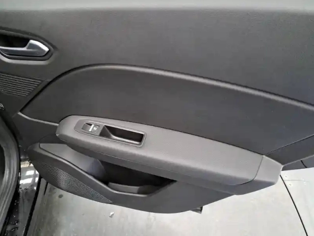 Renault Captur e-tech plug-in 160 — photo 24