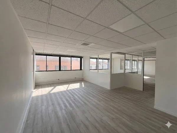 BUREAUX 121 m2 LA VALETTE