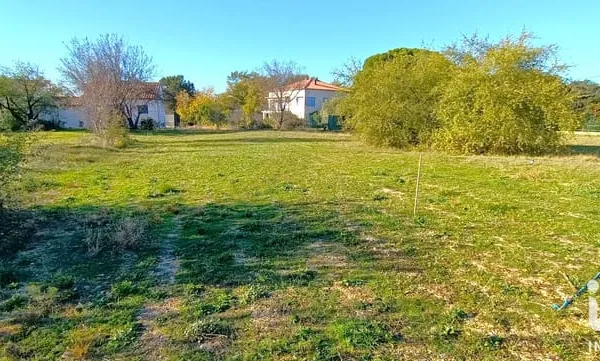 Terrain 800 m²