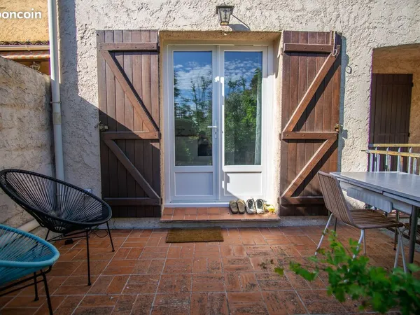 Studio meublé 20 m² avec terrasse de 8 m² et entrée indépendante