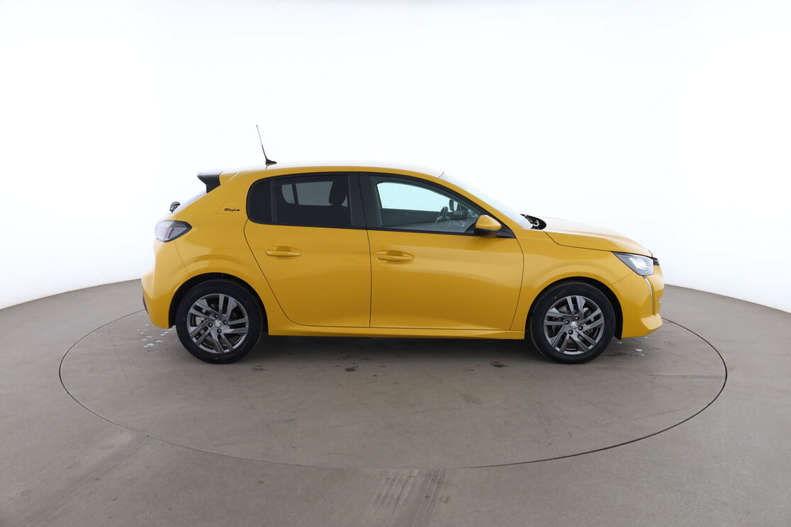 Peugeot 208 1.2 PureTech Style EAT8 — photo 6
