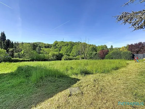 Terrain à bâtir 1 500 m² plat et viabilisé au calme à Saint