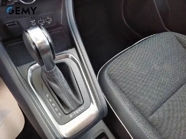 Renault Captur e-tech 145 - 21 — photo 14