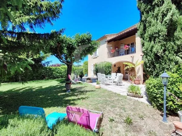 Villa 6 pièces 196 m²