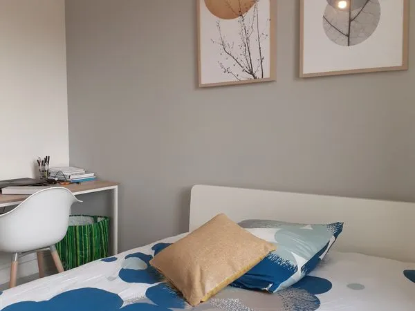Chambre meublée dans t4 neuf - clim réversible - bourg-lès-valence