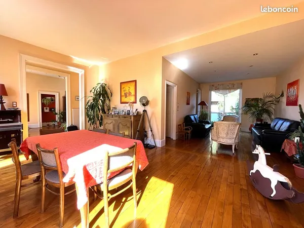 Maison 10 pièces 251 m²