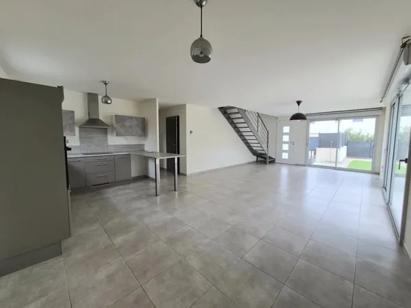 MAISON 3 FACES - 121 m² HABITABLES - 4 CHAMBRES - GARAGE - SECTEUR CRABIT