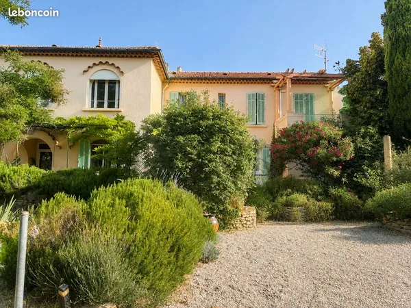 Maison 9 pièces 210 m²