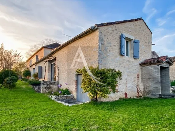 Maison de village ..