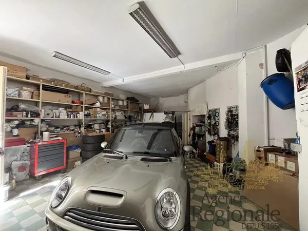 BEAUSOLEIL : Grand garage/entrepôt
