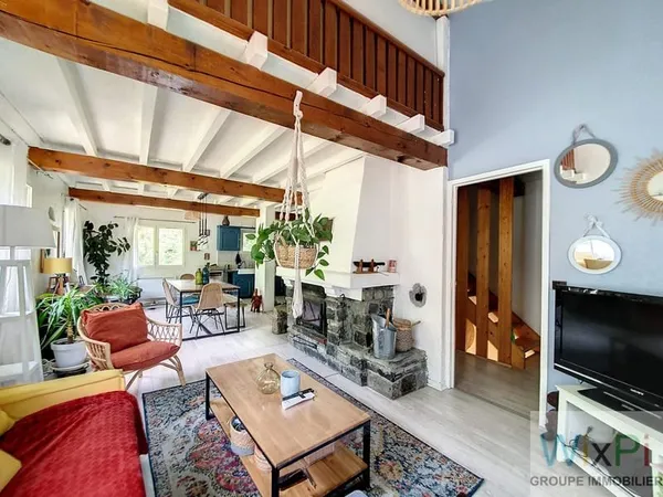 MAISON 5 PIECES AVEC STUDIO, 2 GARAGES ET ABRI DE JARDIN