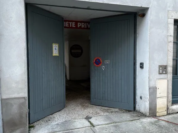 Box garage