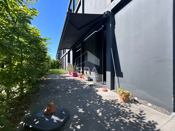 Appartement avec terrasse et jardinet places de parking souterraines