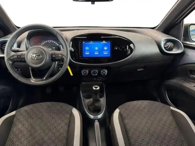 Toyota Aygo X 1.0 vvt-i 72ch design my24 — photo 10