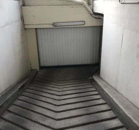 Place de Parking sécurisée au centre de Clamart