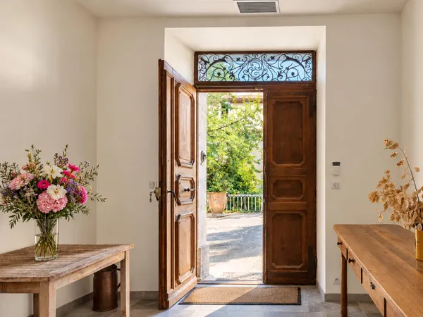 Grand appartement rénové dans un ancien moulinage avec jardin et parking - au centre ville