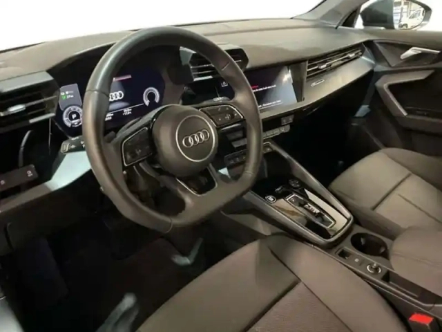 Audi A3 tfsi e hybride rechargeable 204 s tronic 6 design — photo 9