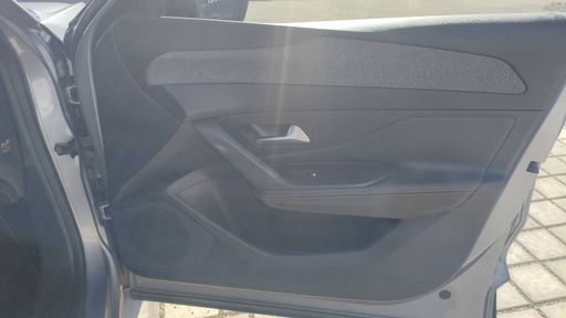 Peugeot 408 1.6 THP 225 Hybrid e-EAT8 - 408 – 2023 – 15164 km – Hybride rechargeable – Boîte Automatique — photo 21
