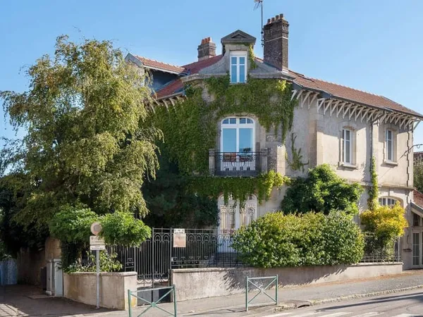 Maison 10 pièces 250 m²