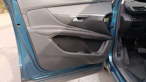 Peugeot 5008 1.2 PureTech 130 EAT6 - Allure – 2018 – 112488 km – Essence – Boîte Automatique — photo 35