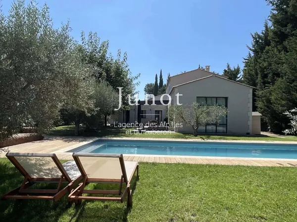 Villa 8 pièces 180 m²