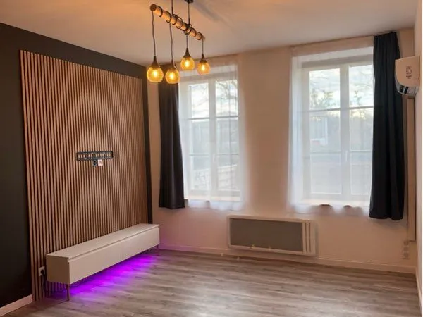 Studio rénové de 40 m² avec terrasse privative, DPE B - Épinal centre-ville