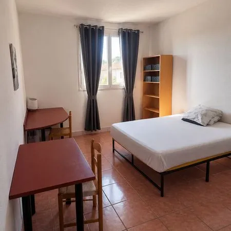 STUDIO MEUBLÉ 22 m² - NÎMES - PARKING PRIVATIF